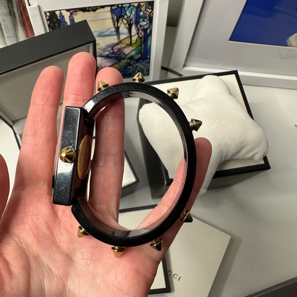 Gucci Black and Gold Watch - Picture 5 of 15